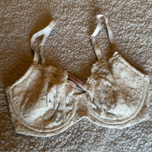 Victoria's Secret Cream Lace Underwire Bra